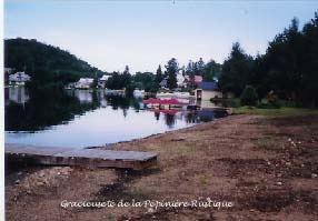 Rive déboisée et sujette à l’érosion